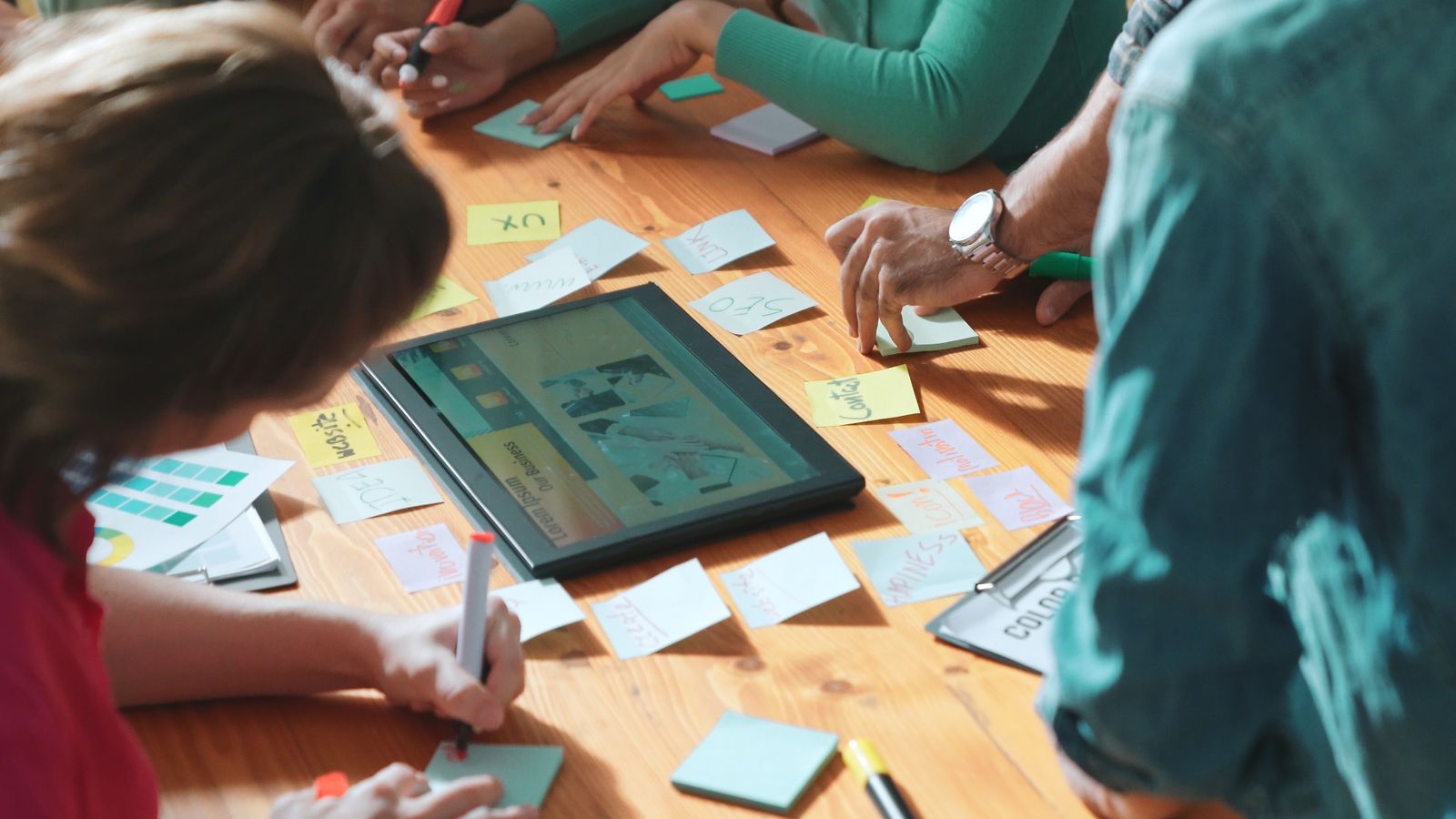 How to Choose the Right Play-to-Earn Game: 2026 Checklist — hero image